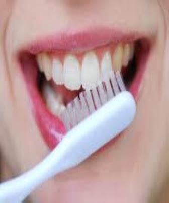 Como limpar as escovas de dentes.